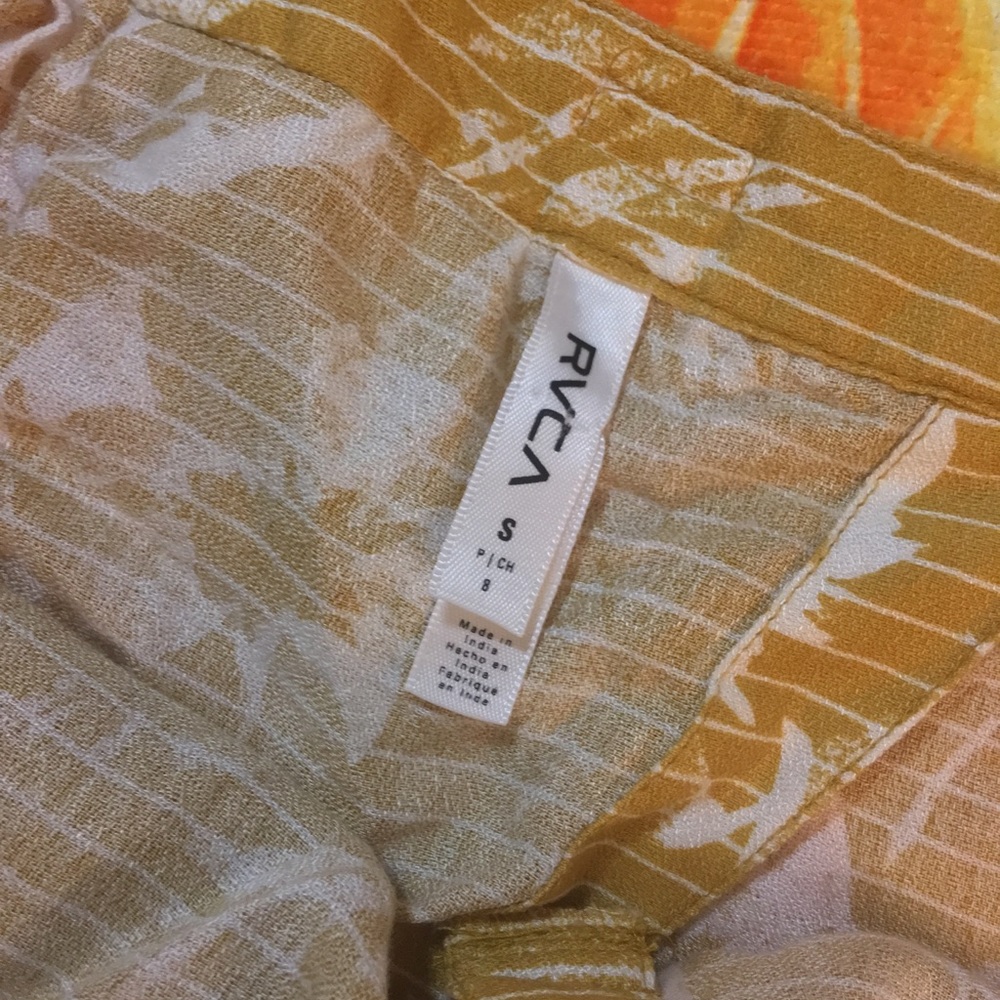 RVCA split-back tank - Picture 3 of 3